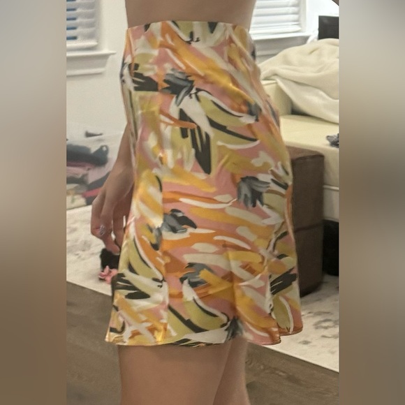 NWT - Lulu’s Pink/Orange Abstract Print Satin Mini Skirt - Size XS - Picture 11 of 11